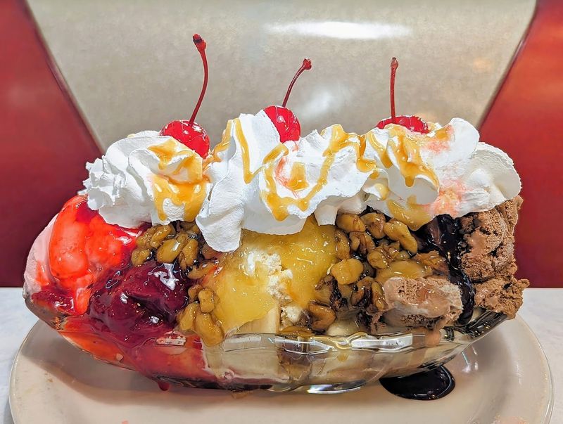 Troy's 105 Diner, Boone