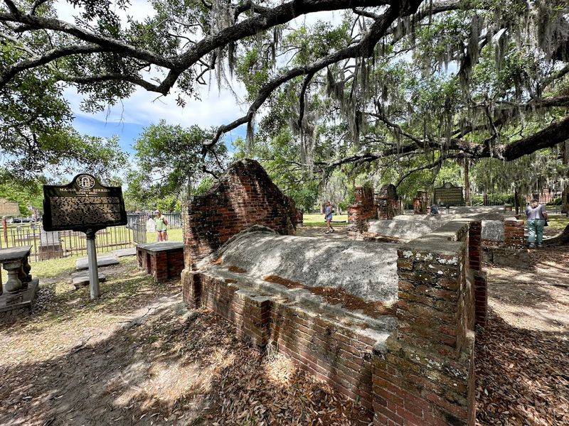 Colonial Park Cemetery