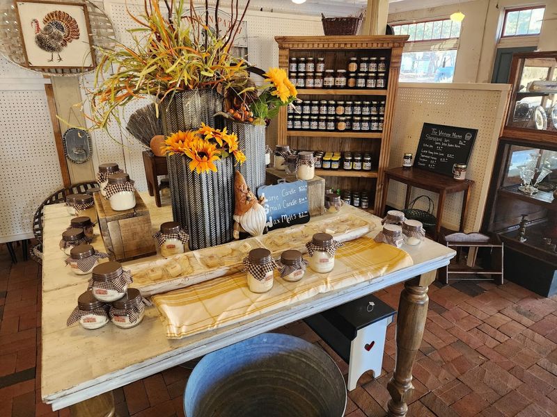 Old Hardware Vintage Depot, Cameron