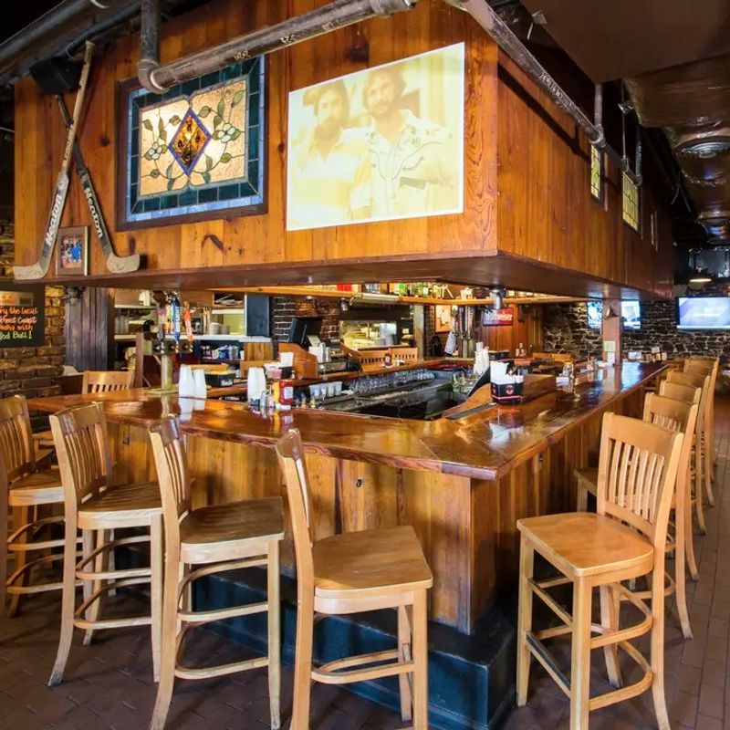 14 Georgia Seafood Shacks That Make Fancy Places Look Ordinary - Decor Hint Spanky's Pizza Gallery and Saloon — Savannah