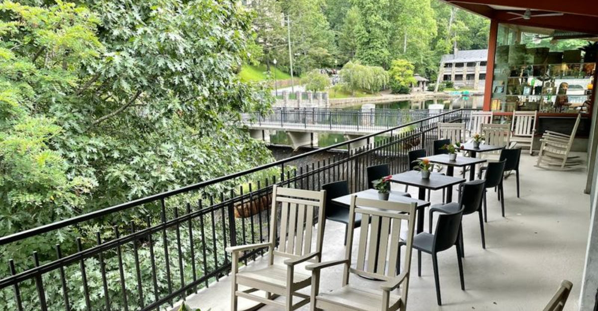 North Carolina Patio Spots That Feel Quiet But Serve Incredible Food - Decor Hint
