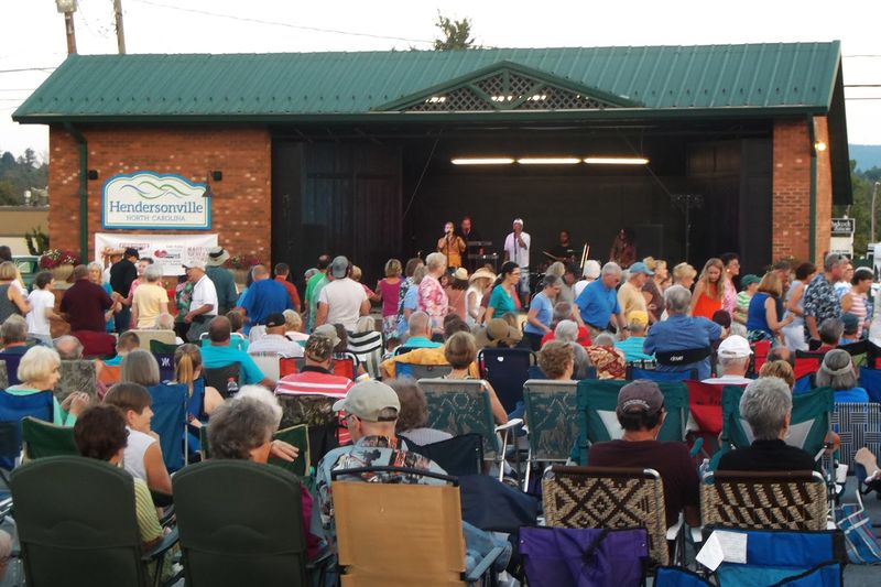 10 North Carolina Food Festivals That Bring Communities Together - Decor Hint North Carolina Apple Festival, Hendersonville