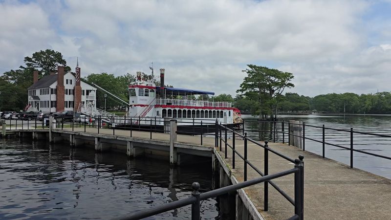 The Most Beautiful Lighthouses In North Carolina That Belong On Your Bucket List - Decor Hint Roanoke River Lighthouse