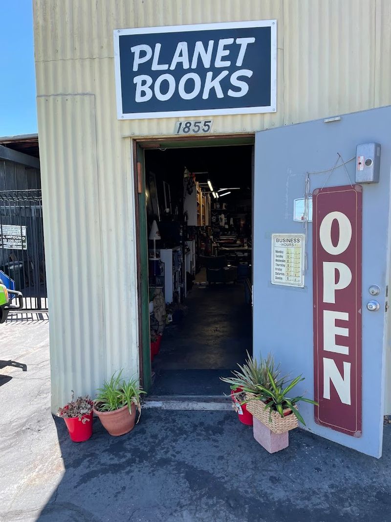 Planet Books – Signal Hill