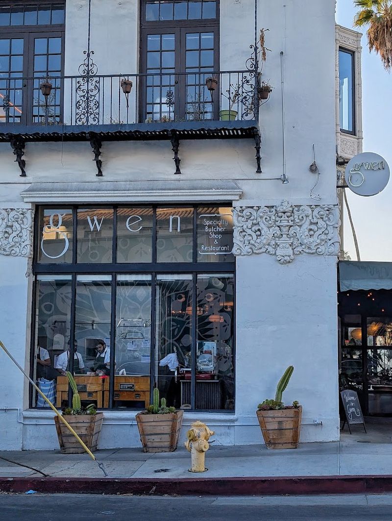 People Are Raving Over The Mouth-Watering Steaks At This Art Deco Restaurant In California - Decor Hint Relocation Plans Announced For 2025