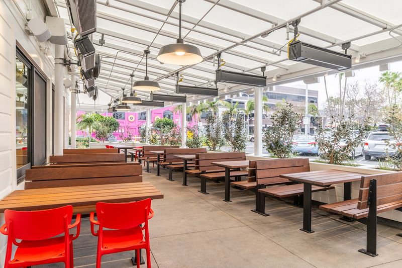 Beloved Northern California Roadside Burger Stand Opened Its First L.A. Location At The Grove - Decor Hint Indoor And Outdoor Seating Options