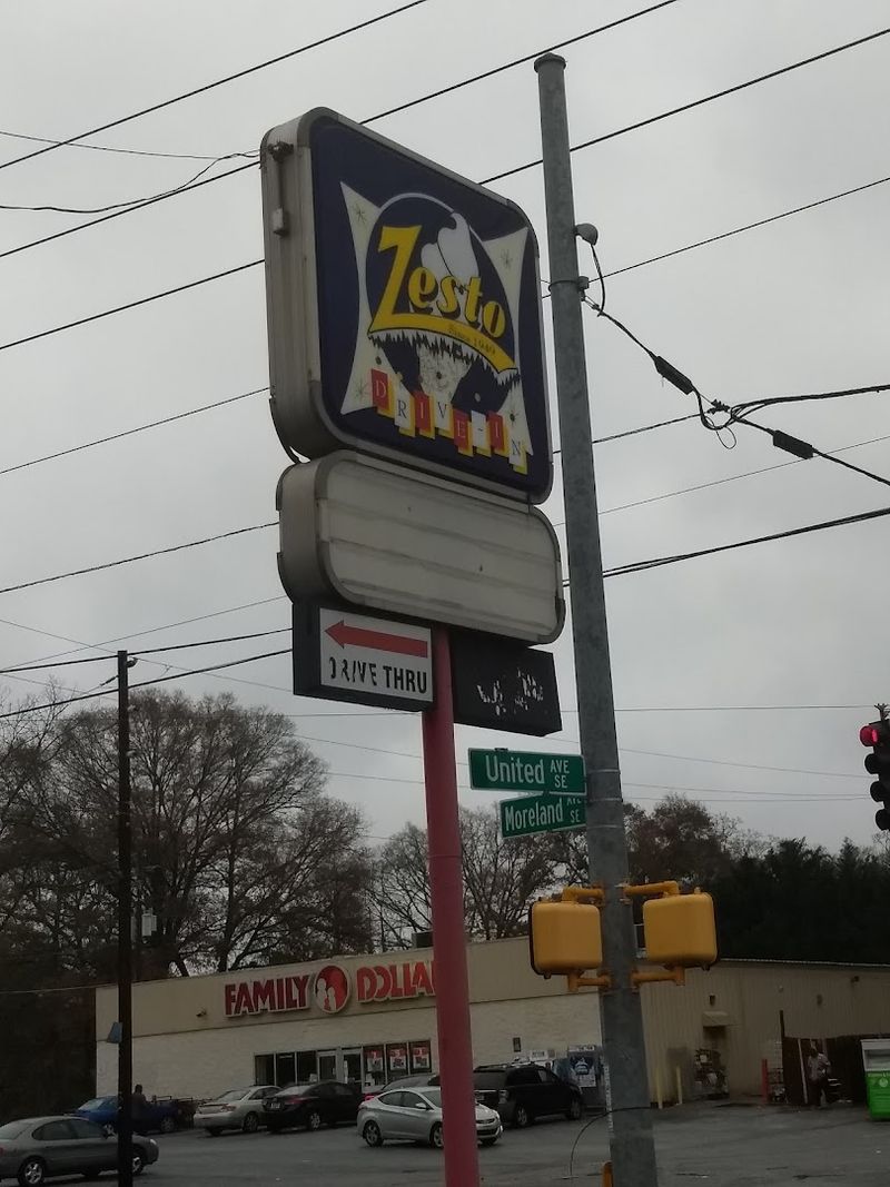 This Old-School Georgia Diner Is Known For Burgers That Keep People Coming Back - Decor Hint Local Recognition That Keeps Growing
