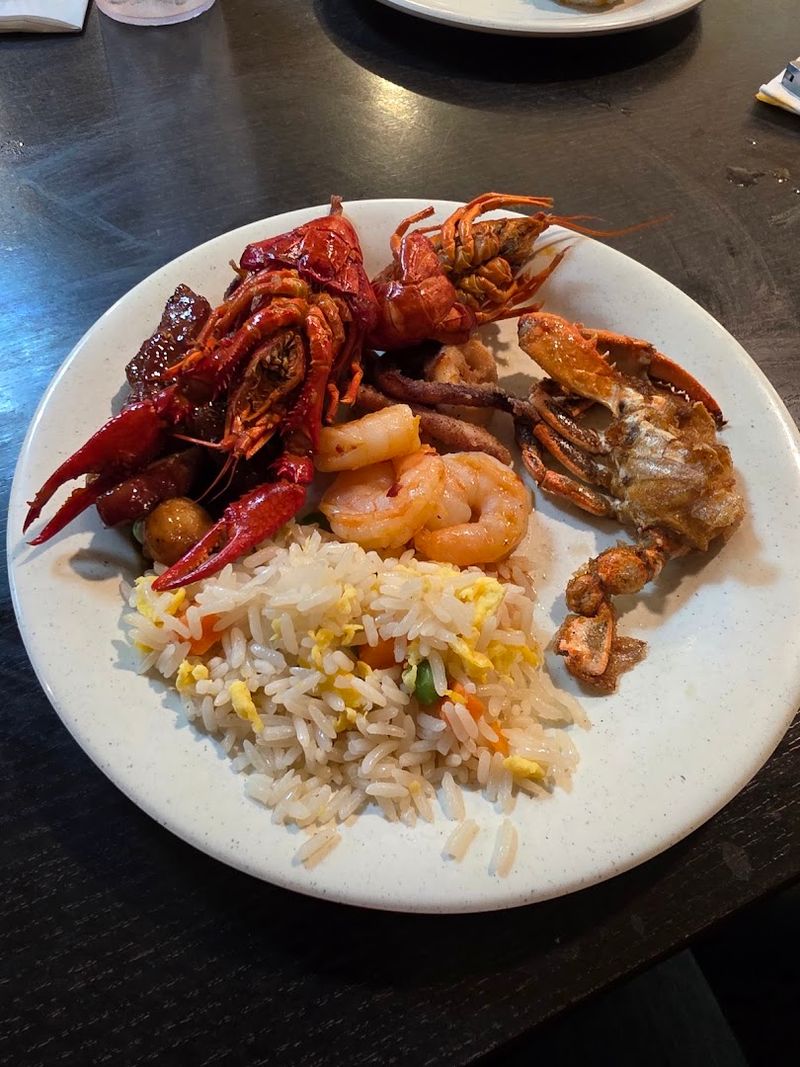 The Seafood Buffet In California Quietly Lives Up To The Hype - Decor Hint Lunch And Dinner Are Priced Differently