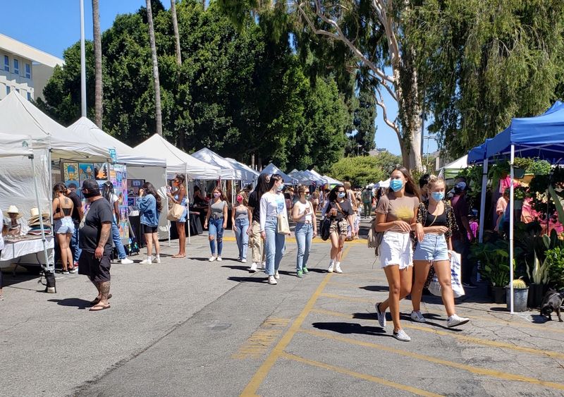 This California Flea Market With 260+ Vendors Feels Like A Treasure Hunt You Won't Want To End - Decor Hint Admission Fees That Actually Give Back