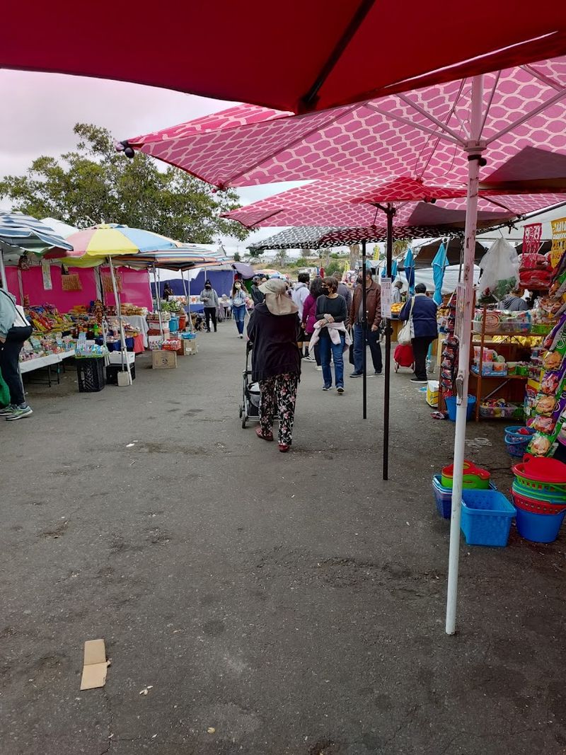 This California Swap Meet Has Been Drawing Crowds Since 1970 With Hundreds Of Vendors - Decor Hint Weekend-Only Hours That Make Every Visit Feel Special