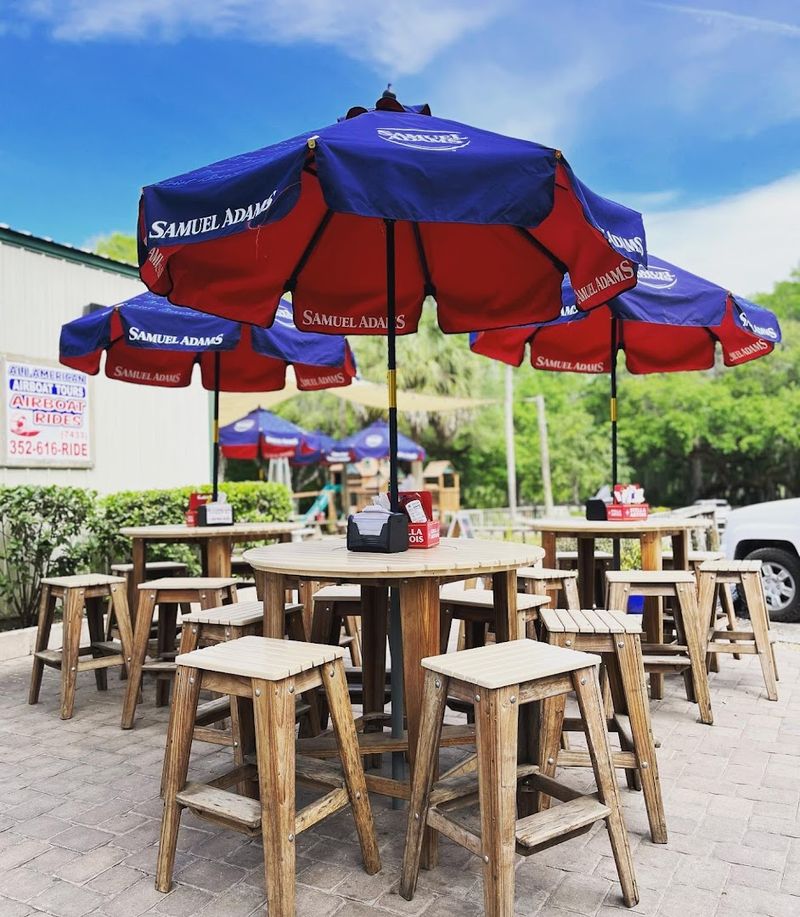 16 Florida Hole-In-The-Wall Restaurants Locals Can't Get Enough Of - Decor Hint The Cove Pub & Grub, Inverness