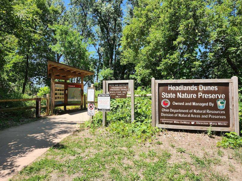 This Ohio Lake Beach Is So Peaceful You Will Forget The Rest Of The World Exists - Decor Hint The Nature Preserve Next Door Changes Everything