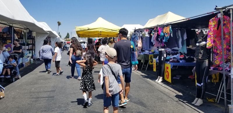 This 15-Acre California Flea Market Has Deals So Good, You'll Need A Bigger Car - Decor Hint The Market Draws Around 5,000 Shoppers Every Day