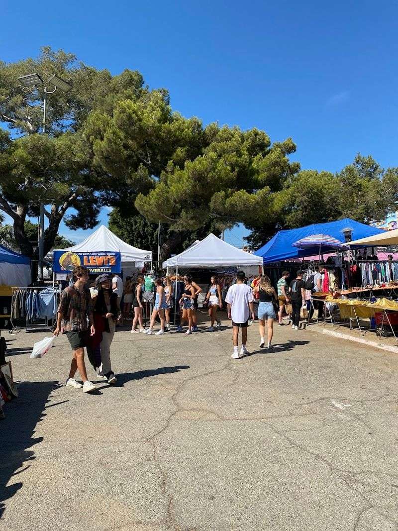 This California Flea Market With 260+ Vendors Feels Like A Treasure Hunt You Won't Want To End - Decor Hint Food Options That Fuel The Full Experience