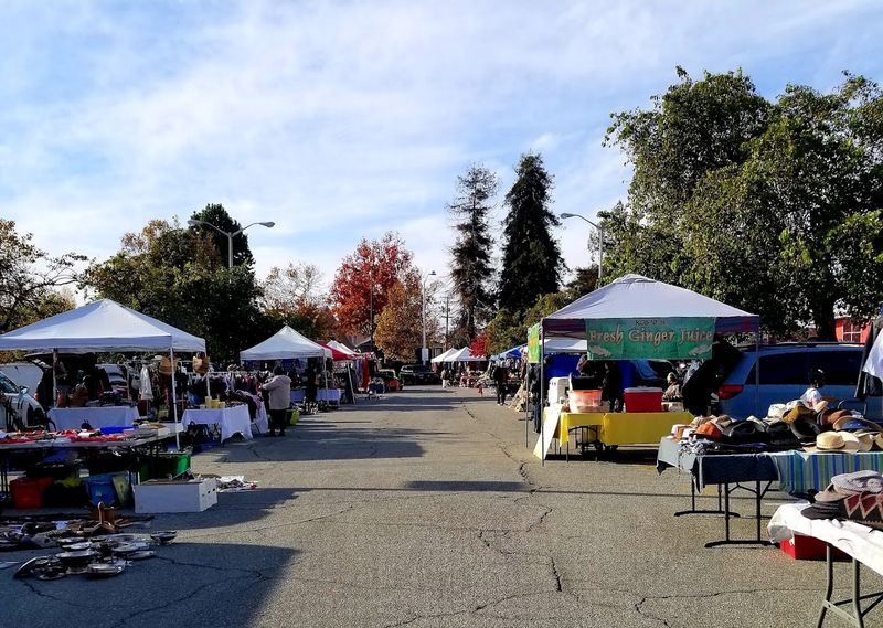 People Drive From All Over California For The Unbelievable Bargains At This Massive Flea Bazaar - Decor Hint Over 50 Years Of History And Community Roots