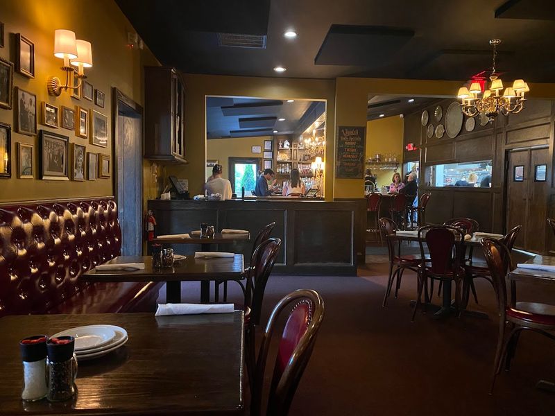 Vinnie's Neighborhood Italian