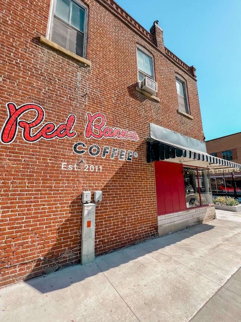 These 10 Mississippi River Cafés Are Worth Pulling Over For - Decor Hint Red Banner Coffee Roasters