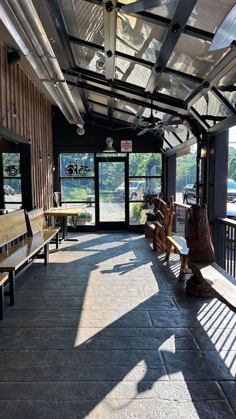 This Remote Ohio Steakhouse Is Miles From Anywhere But Serves Incredible Steaks - Decor Hint Professional And Attentive Service