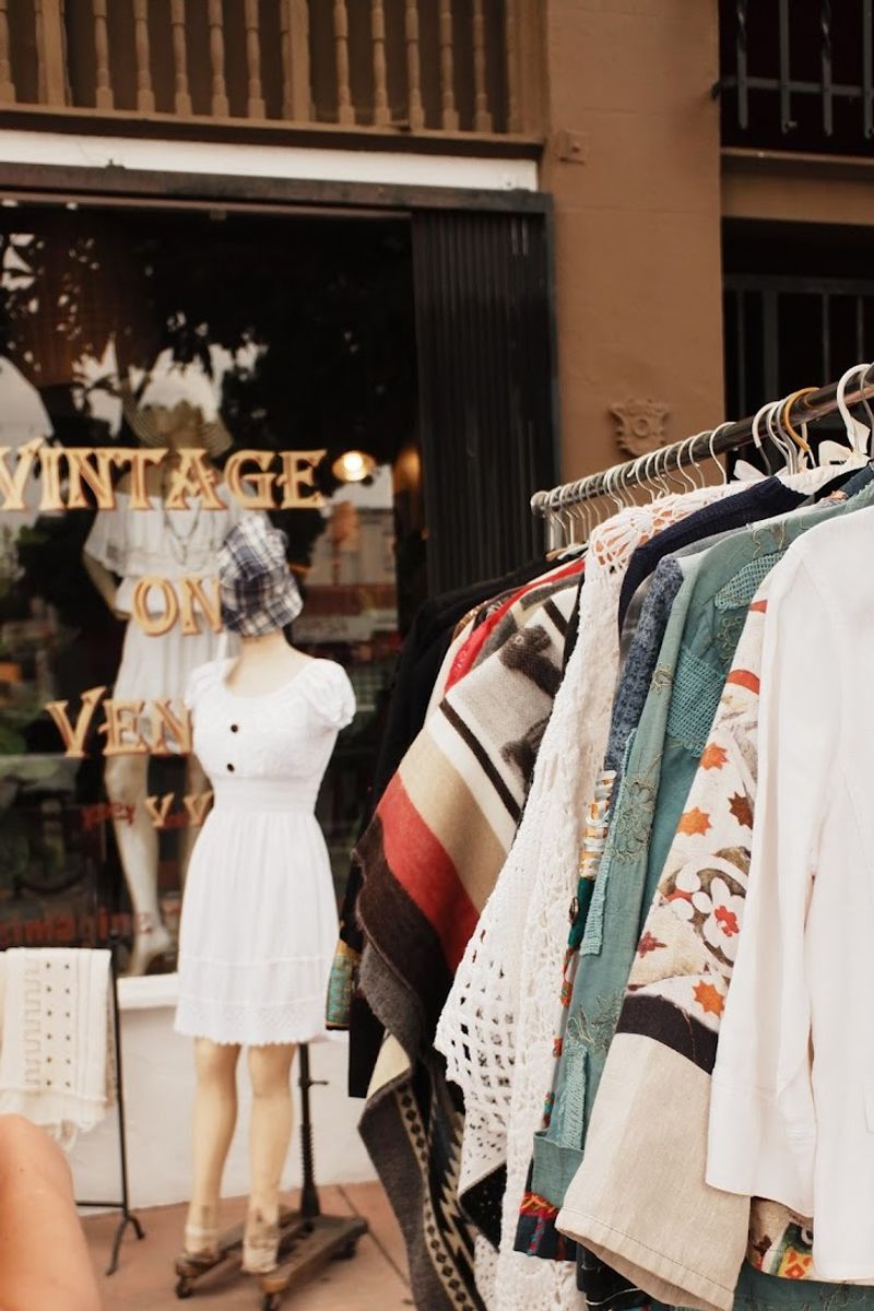 This Small Los Angeles, California Vintage Shop Has More Character Than Stores Twice Its Size - Decor Hint A Fitting Room That Makes All The Difference