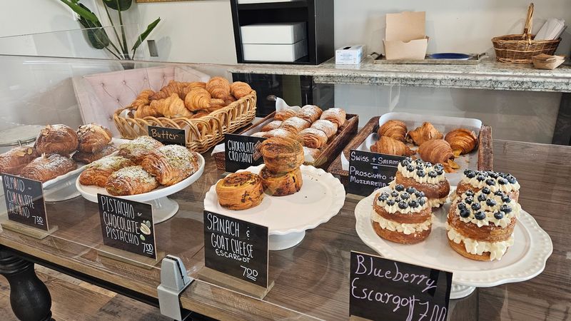 QaQqi79PgrWgRRLu - Decor Hint