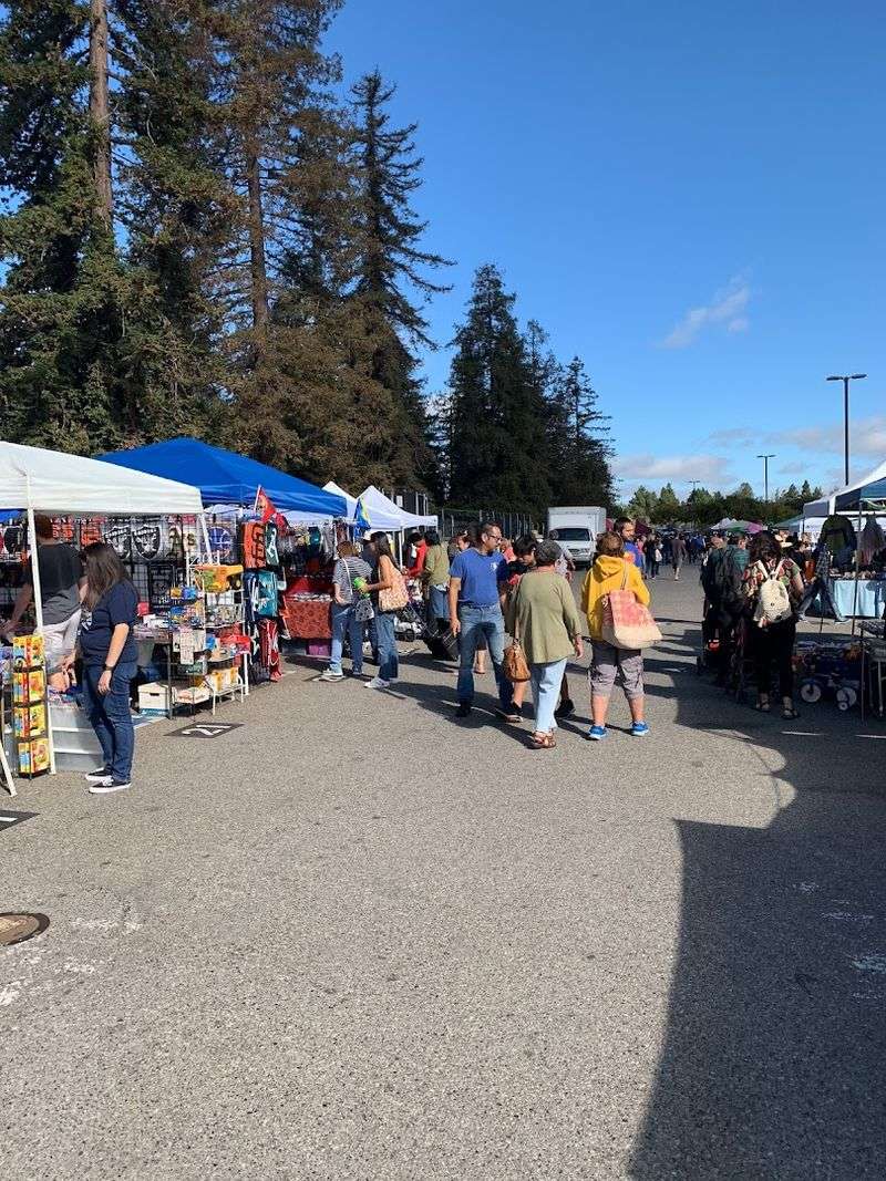 This Massive California Outdoor Market Is A Treasure Hunter's Dream - Decor Hint Becoming A Vendor Is A Straightforward Process