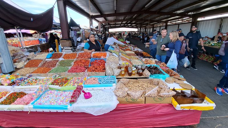 The Massive Flea Market In California With Over 600 Vendors And Delicious Food Trucks - Decor Hint Support For Small Businesses And Entrepreneurs