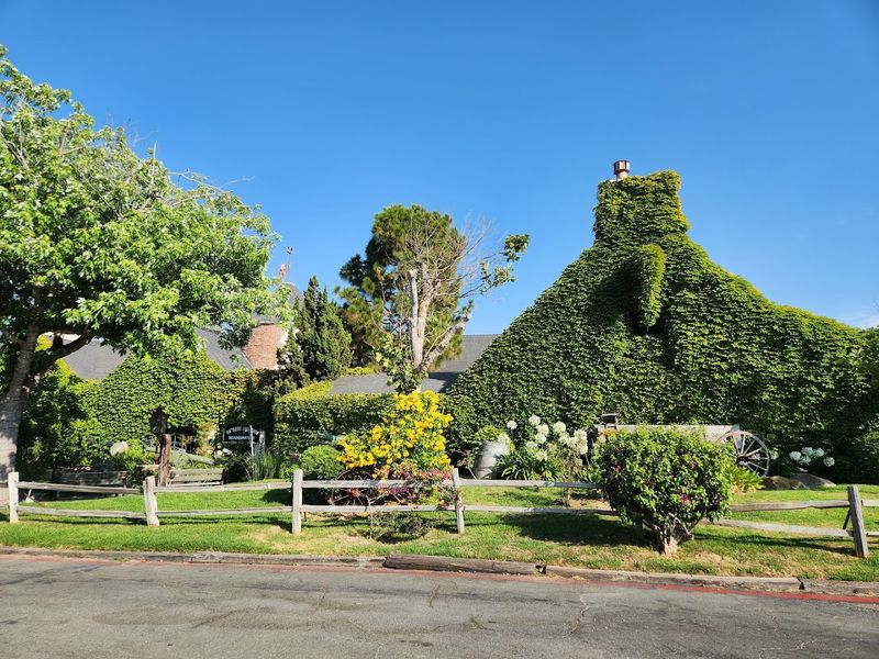 A Dining Experience Rooted In Aviation Legacy And Sensory Detail