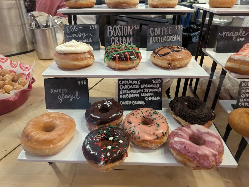 Dutch Monkey Doughnuts, Cumming