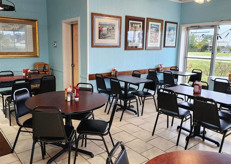 North Carolina's Crystal Coast Shrimp Burger Obsession Is Real And These Are The Spots For 2026 - Decor Hint Bogue House Restaurant