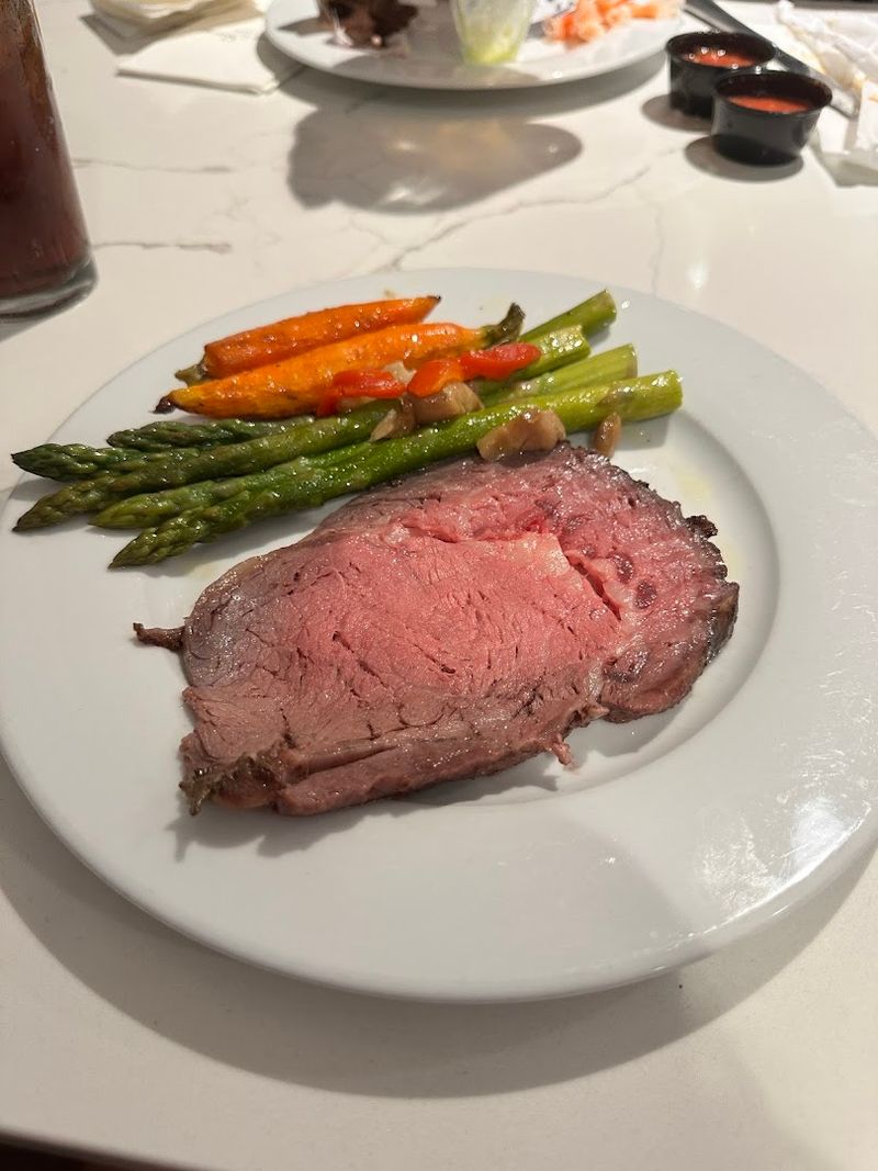 This New York All-You-Can-Eat Buffet Is A Fall Feast You Can't Miss - Decor Hint Prime Rib And Mains That Hit Their Mark