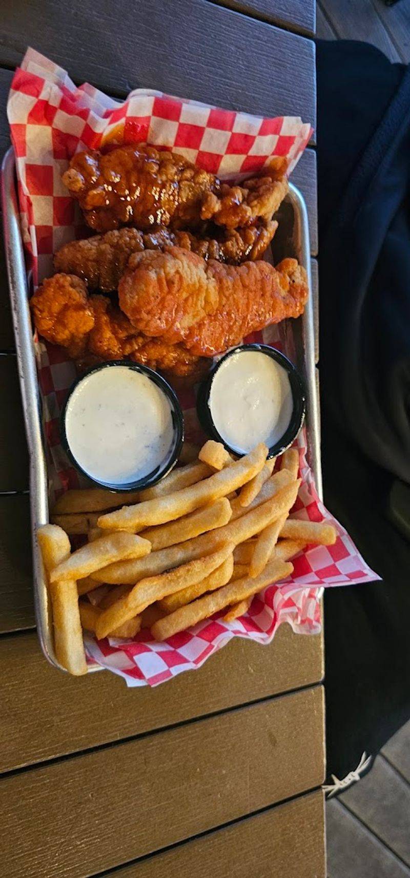 A Genuinely Relaxed Lakeside Atmosphere