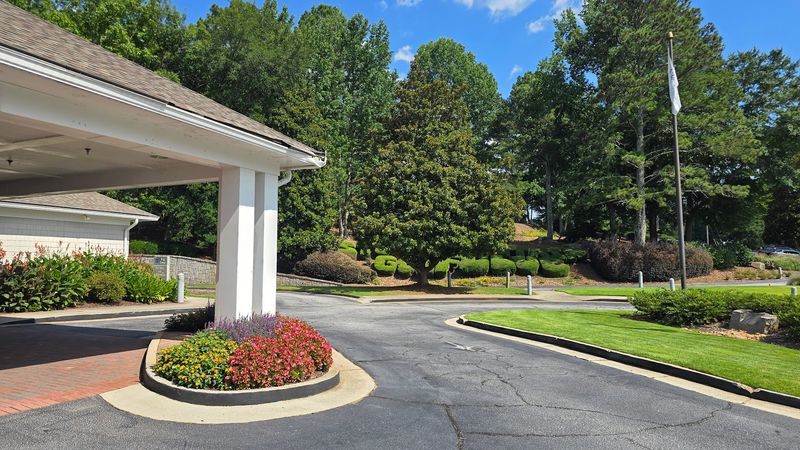 The Fried Grouper And Loaded Nachos Are Just As Delicious As The Views At This Stone Mountain Restaurant Georgia - Decor Hint Convenient Location With Easy Parking and Park Access