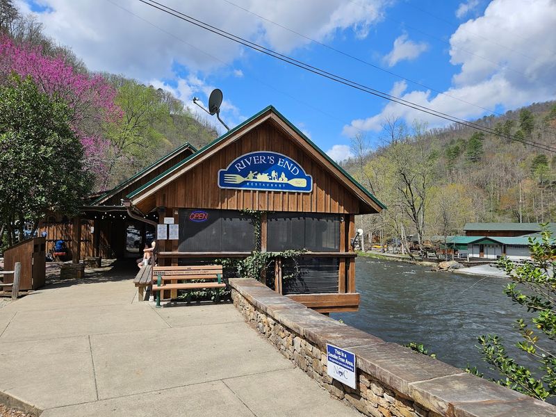 11 North Carolina Restaurants That Offer Easter Views You Will Never Forget - Decor Hint River's End Restaurant, Bryson City