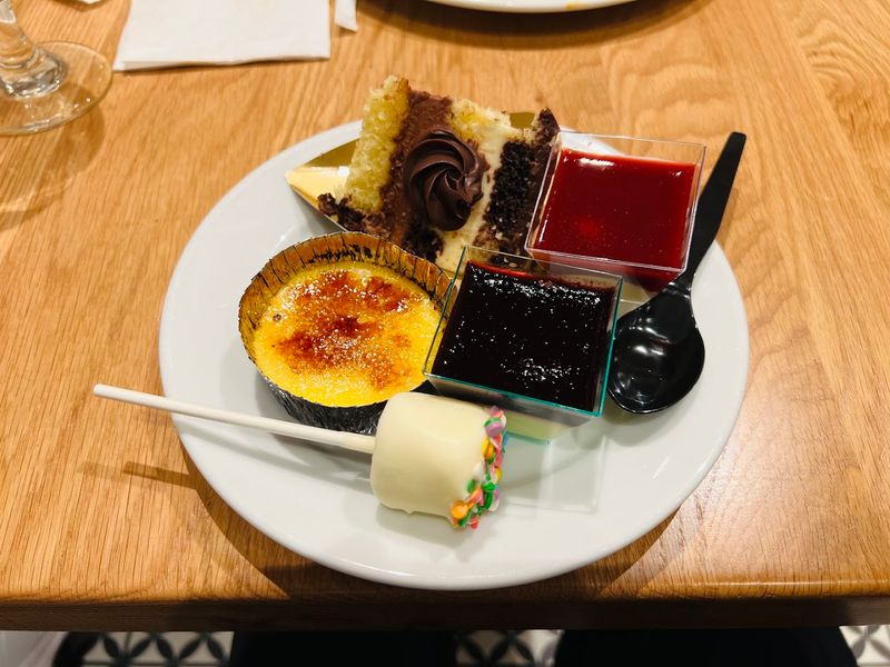 This New York All-You-Can-Eat Buffet Is A Fall Feast You Can't Miss - Decor Hint What To Know Before You Go