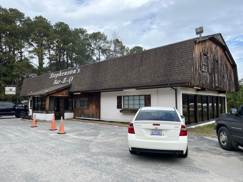 15 North Carolina Hole-In-The-Wall Restaurants Worth The Search - Decor Hint Stephenson’s Bar-B-Q, Willow Spring