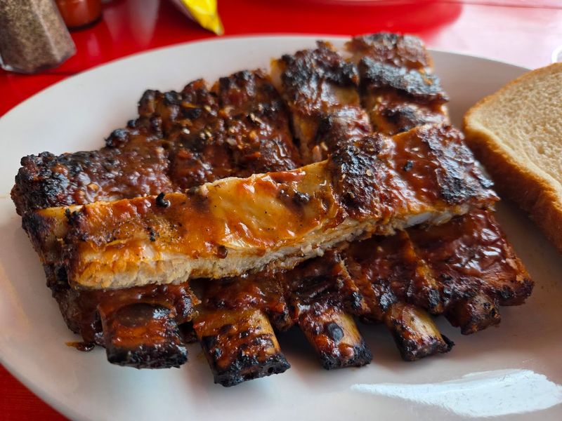 This Tiny Georgia Restaurant Is Known For BBQ That Keeps People Coming Back - Decor Hint Award-Winning Ribs With Real Flavor