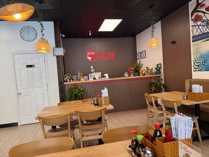 This North Carolina Restaurant Serves Shaking Beef You Won't Forget - Decor Hint A Place People Keep Coming Back To