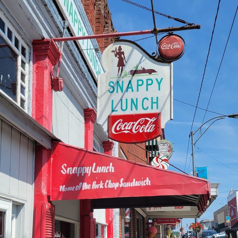 15 North Carolina Hole-In-The-Wall Restaurants Worth The Search - Decor Hint Snappy Lunch, Mount Airy