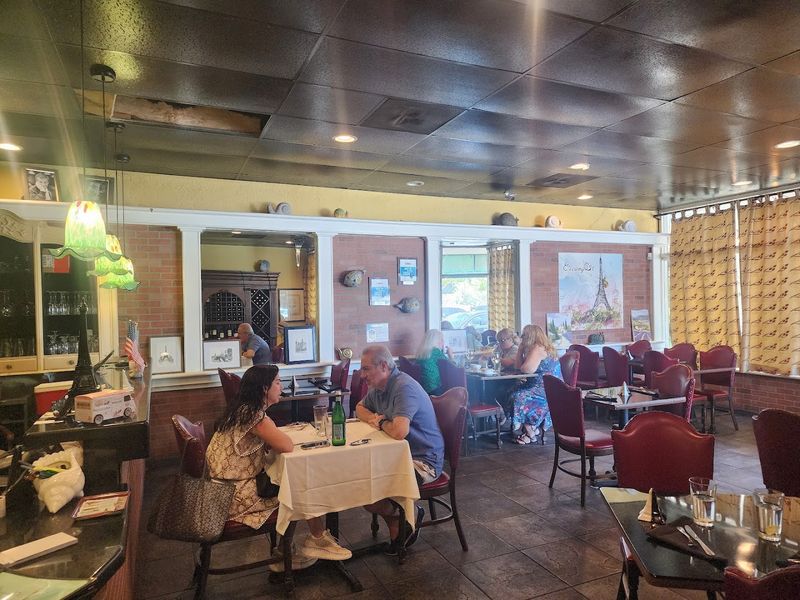 16 Florida Hole-In-The-Wall Restaurants Locals Can't Get Enough Of - Decor Hint Escargot Bistro, Oakland Park