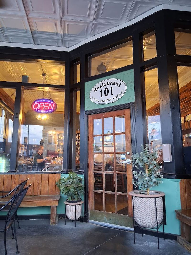Restaurant 101, Mocksville