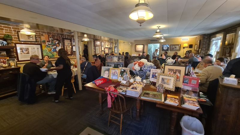 Mrs. Wilkes' Dining Room – Savannah