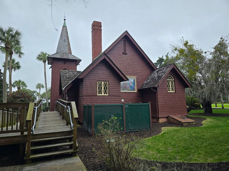 This Georgia Beach Town Is Low-Key, Gorgeous, And Waiting To Be Discovered - Decor Hint Faith Chapel