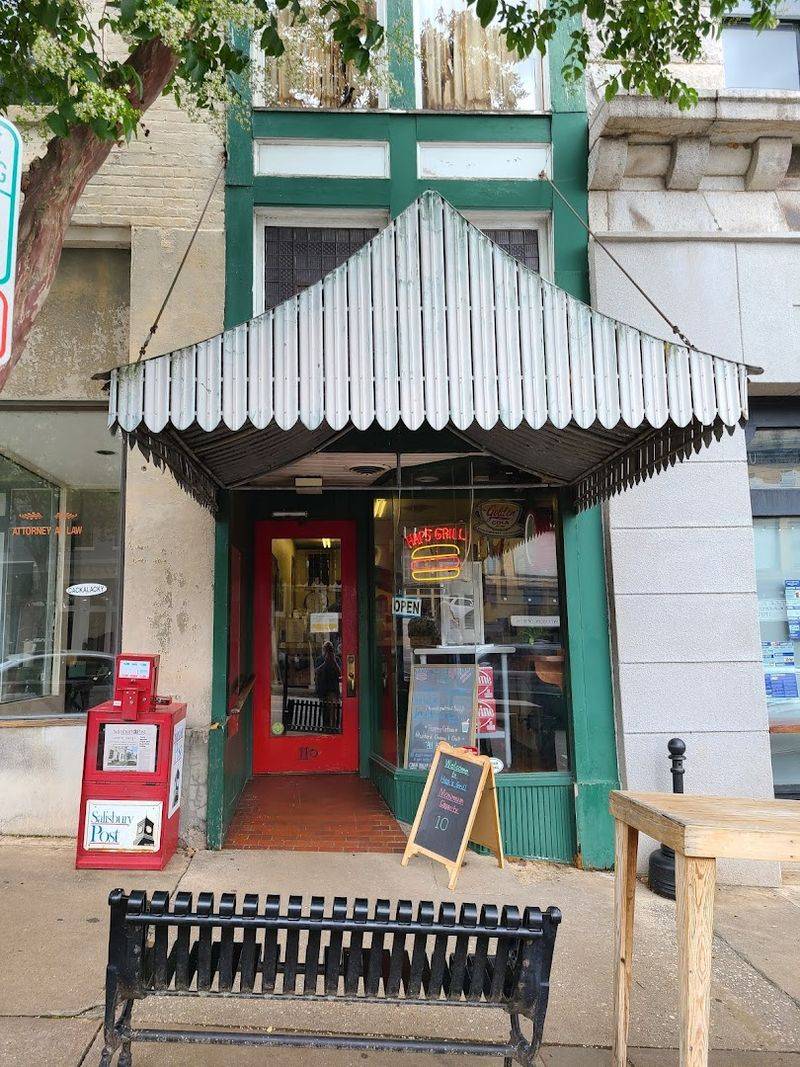 15 North Carolina Hole-In-The-Wall Restaurants Worth The Search - Decor Hint Hap's Grill, Salisbury