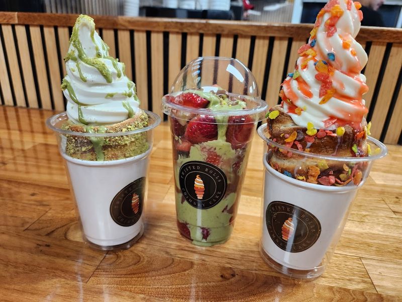 Missouri Is Hiding Some Seriously Good Dessert Spots And These Hole-In-The-Wall Shops Are Worth Every Mile - Decor Hint Twisted Rolls Chimney Cake