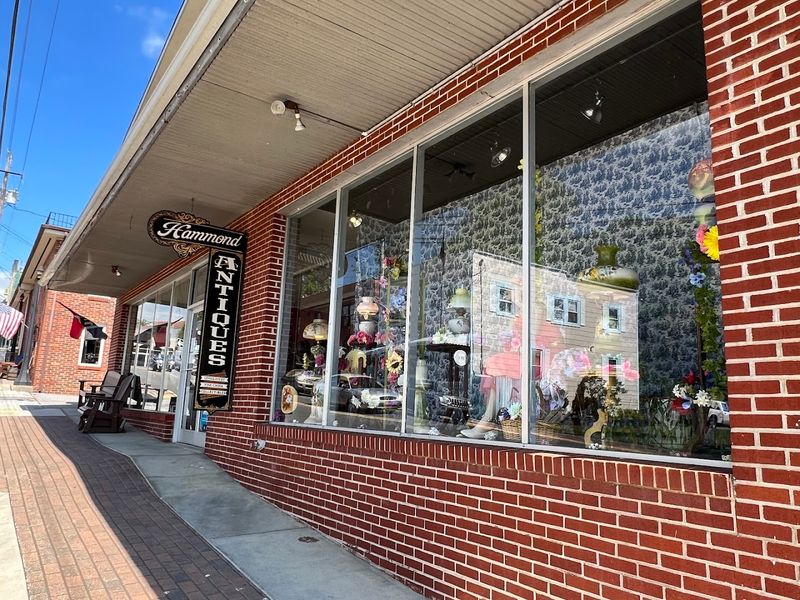 Hammond Antiques, Burnsville