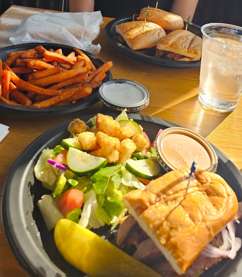 We Found An Anaheim Smokehouse Where The Brisket Is Worth A California-Wide Road Trip - Decor Hint Sides That Complete The Barbecue Experience