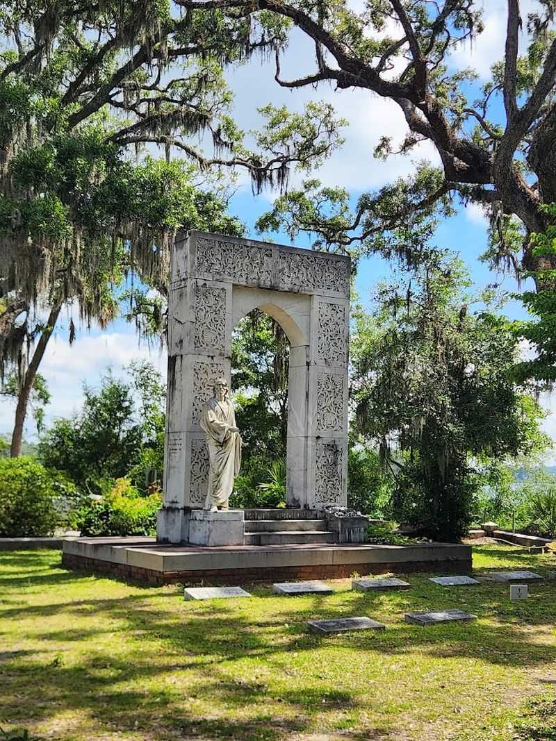 This Haunted Landmark Bonaventure Cemetery Savannah Georgia Draws Thousands - Decor Hint The Gaston Tomb