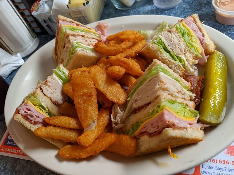 This Lakeside Michigan Spot Is Famous For Fried Fish That Steals The Show - Decor Hint What Makes The Batter So Memorable