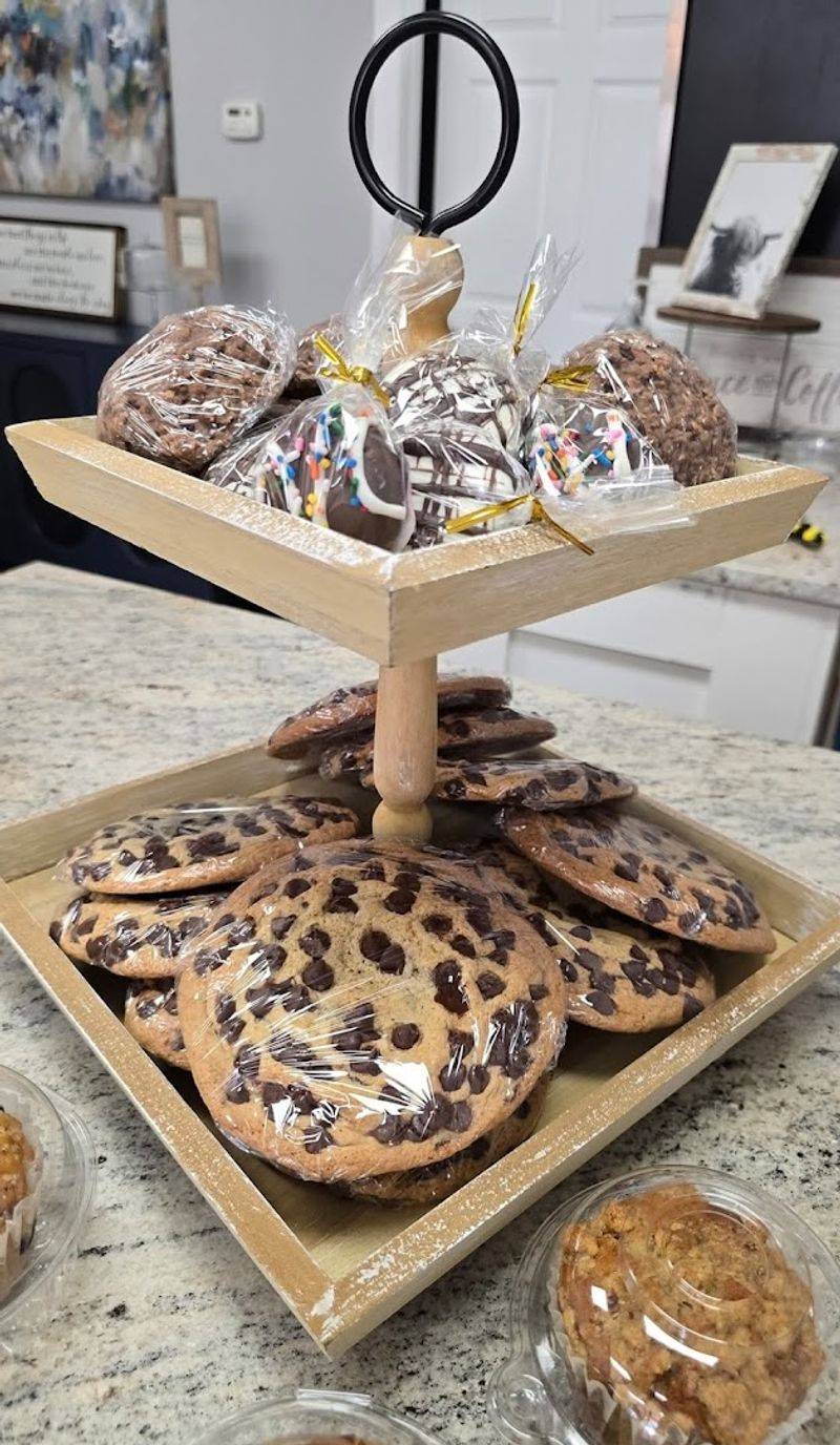 This Lakeside Michigan Spot Is Famous For Fried Fish That Steals The Show - Decor Hint Why This Place Sticks In Your Memory