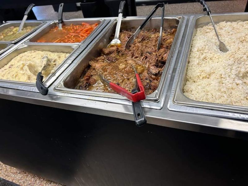 Mama B's Southern Kitchen, Wade